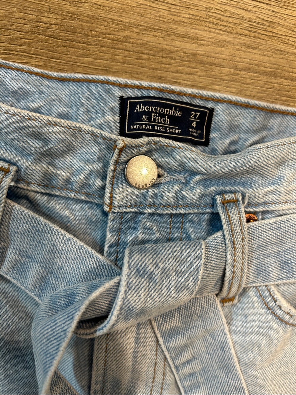Vintage Y2K Abercrombie & Fitch Natural Rise Denim Belted Shorts |Size 27/4 - Picture 2 of 6
